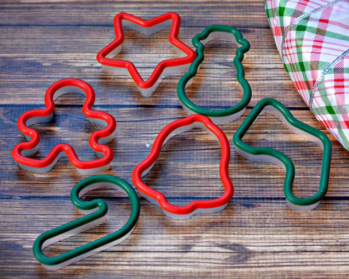 Cookie wreath cutters christmas cutter ribbon cover plastic dollar store spools bow feet then make top full growingupgabel