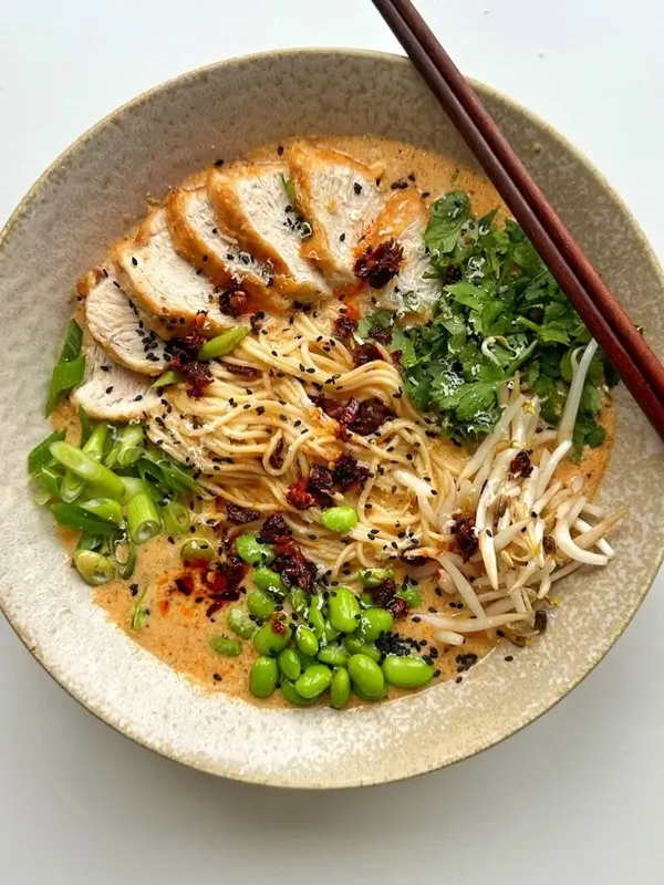 How to Make Creamy Garlic Chicken Ramen