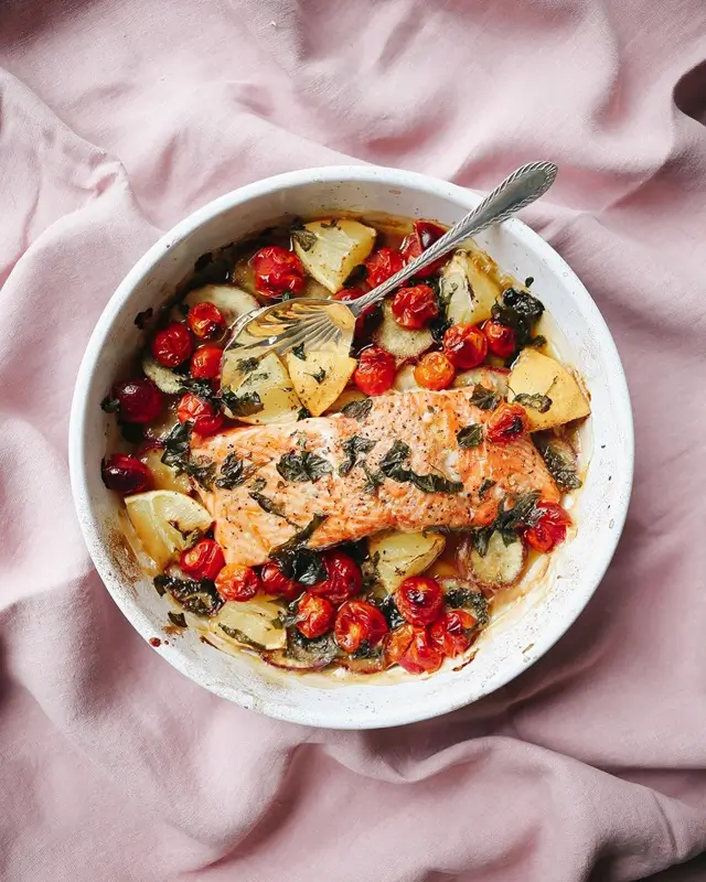 Mediterranean One-Pan Salmon with Cherry Tomatoes and Olives