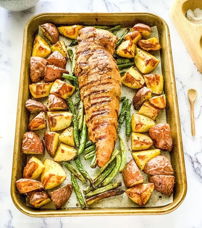 A balanced sheet pan dinner with lean protein and colorful vegetables designed for high-protein meal goals