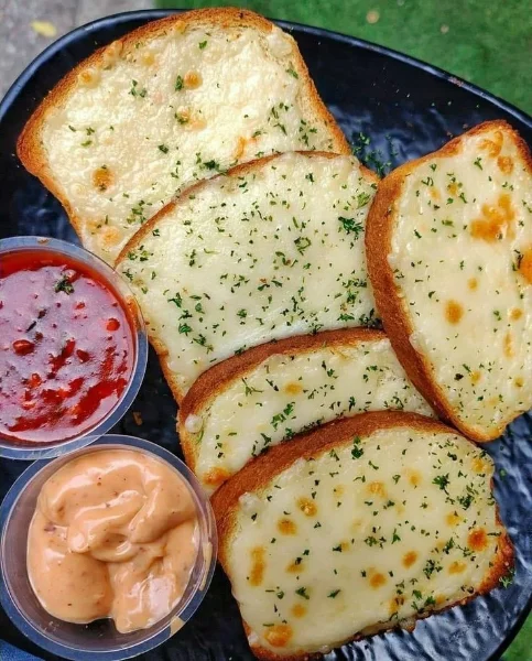Garlic Bread with Cheese