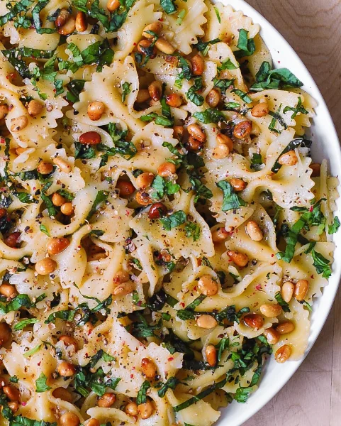 Garlic Butter Pasta with Artichokes